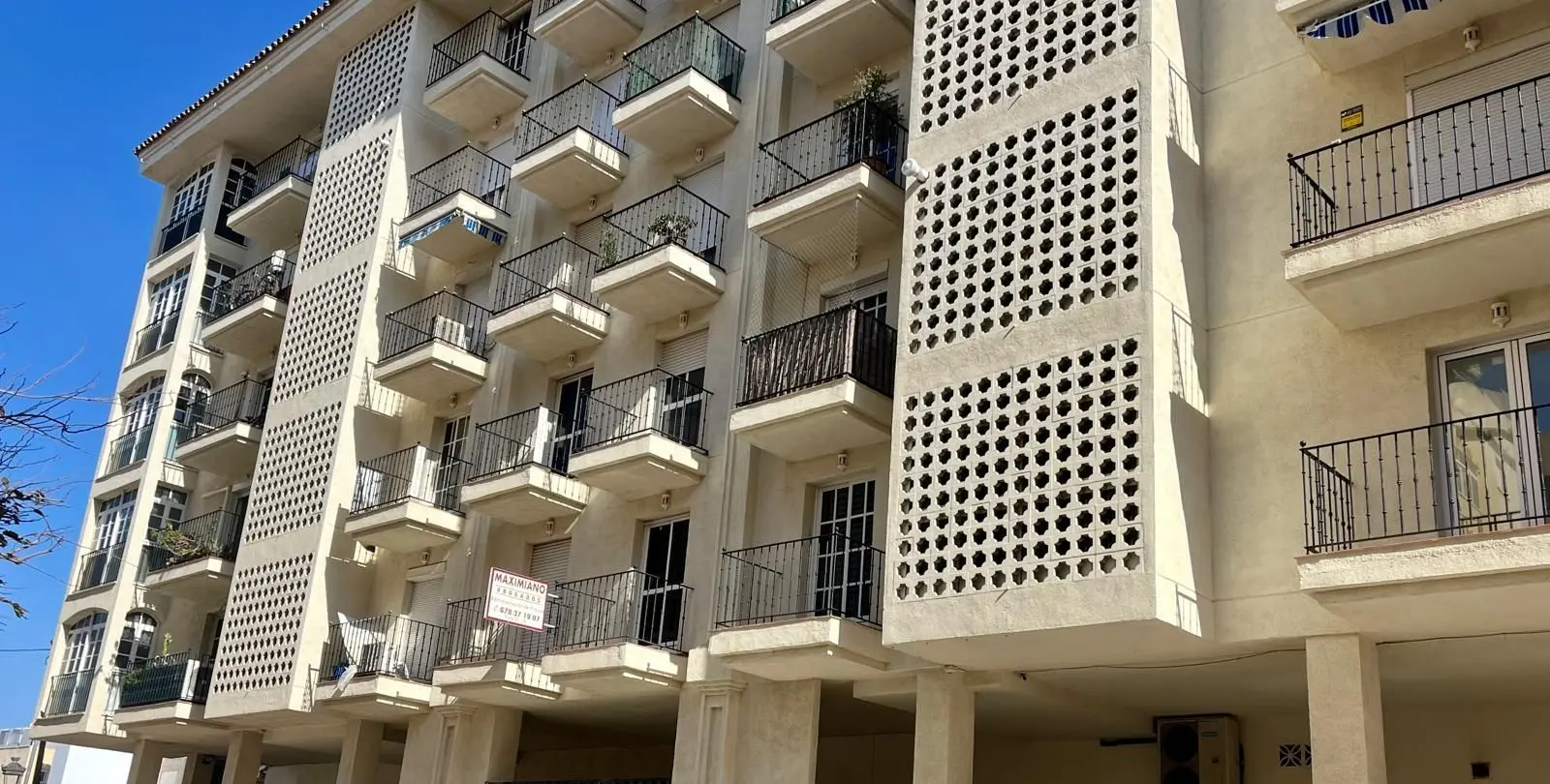 Продажа апартаментов на среднем этаже в Estepona 1