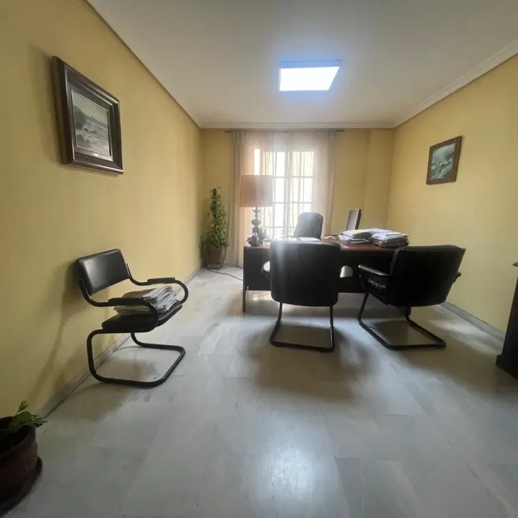 Sale of middle floor apartment in Estepona