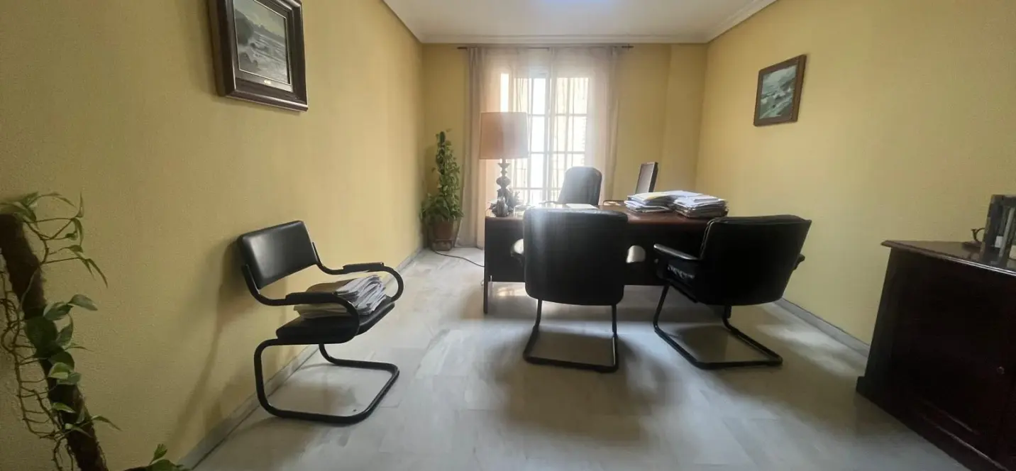 Sale of middle floor apartment in Estepona 1