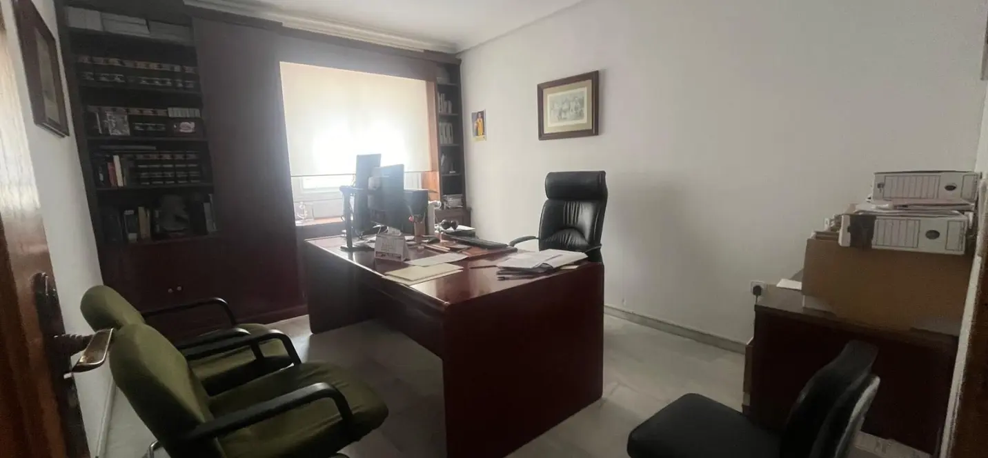Sale of middle floor apartment in Estepona 2