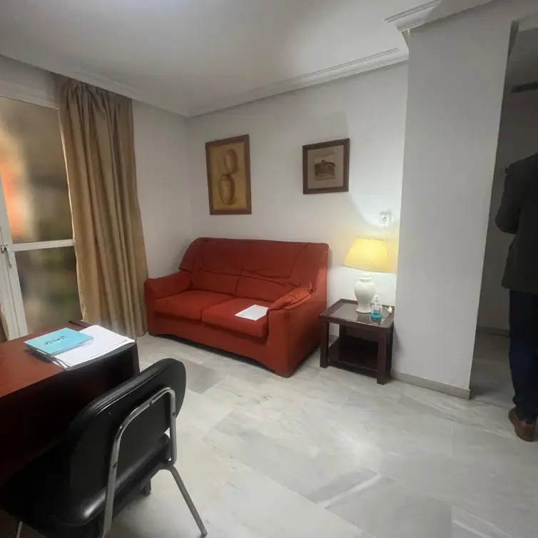 Sale of middle floor apartment in Estepona