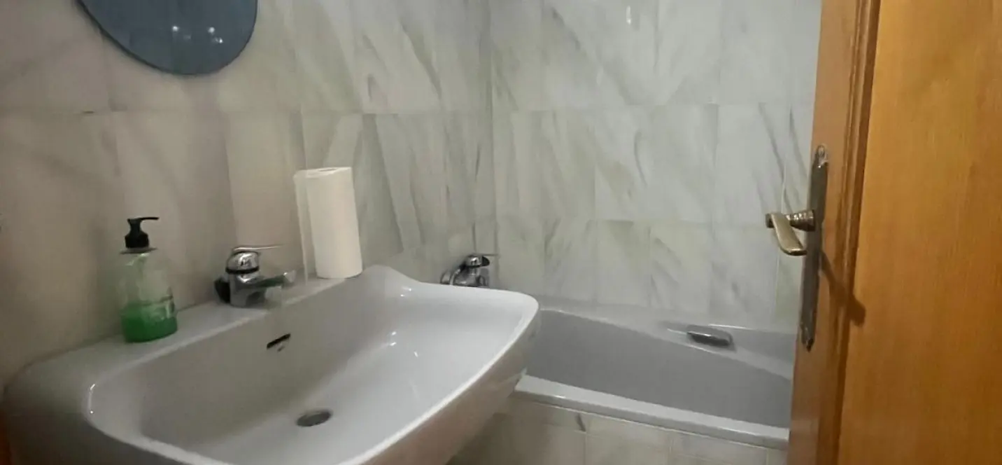 Sale of middle floor apartment in Estepona 4