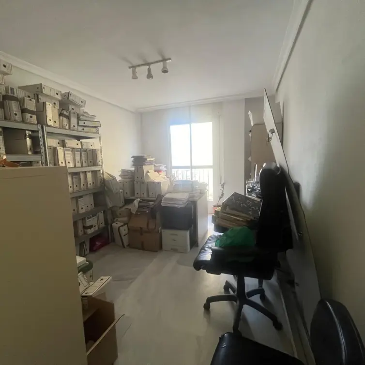 Sale of middle floor apartment in Estepona