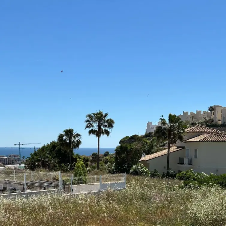 Venta de parcela residencial en Casares Playa