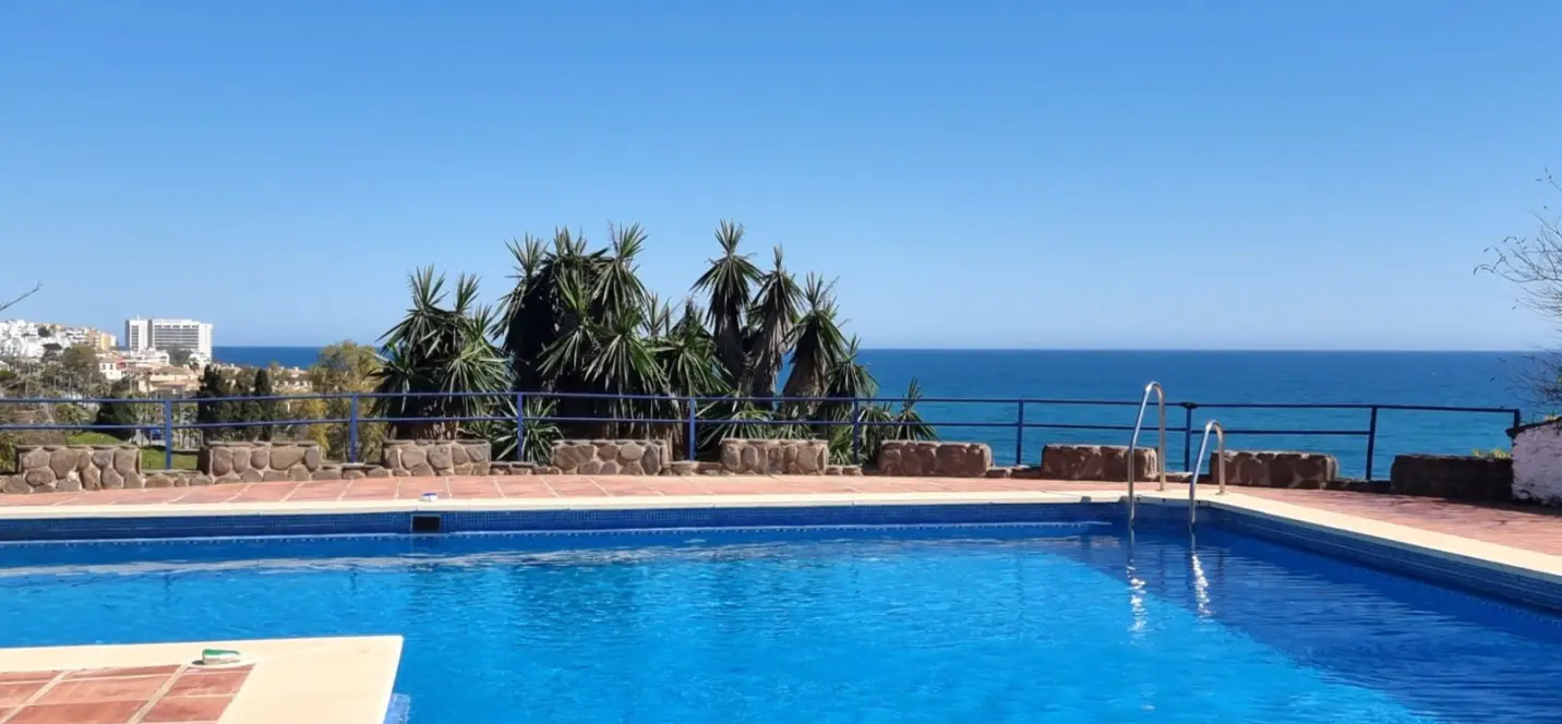 Продажа дома на две семьи в Benalmadena 0