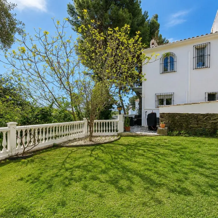 Продажа дома на две семьи в Benalmadena