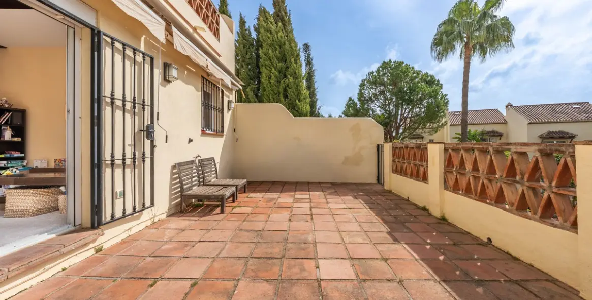 Продажа апартаментов на первом этаже в Aloha 11