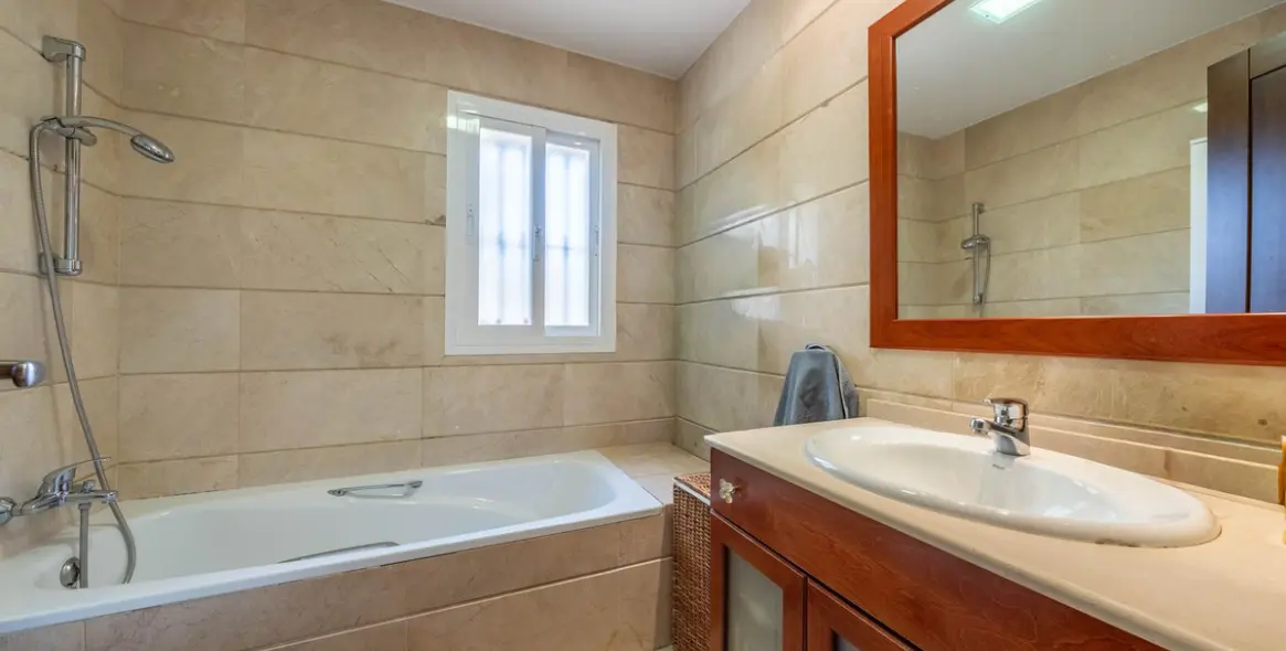 Продажа апартаментов на первом этаже в Aloha 17