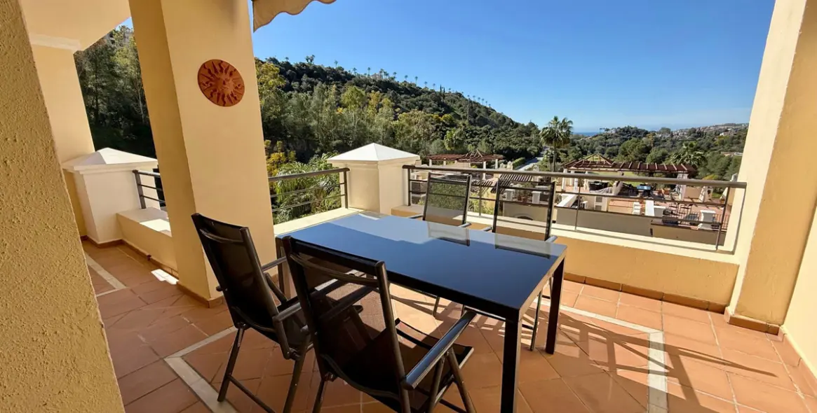Venta de apartamento en planta media en Los Arqueros 1