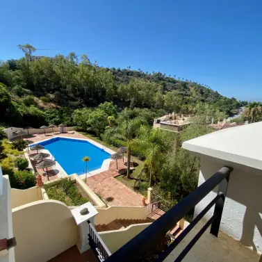 Venta de apartamento en planta media en Los Arqueros