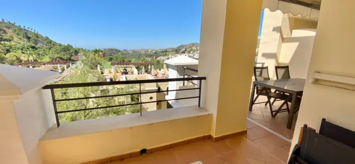 Venta de apartamento en planta media en Los Arqueros 2