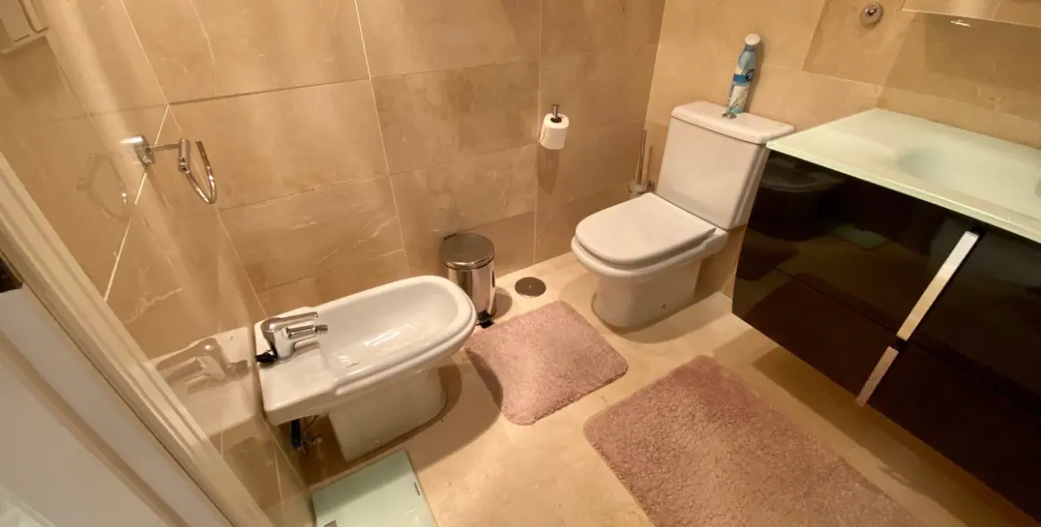 Venta de apartamento en planta media en Los Arqueros 5