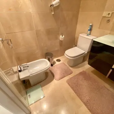 Venta de apartamento en planta media en Los Arqueros