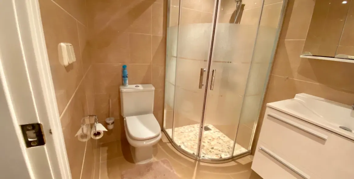 Venta de apartamento en planta media en Los Arqueros 6