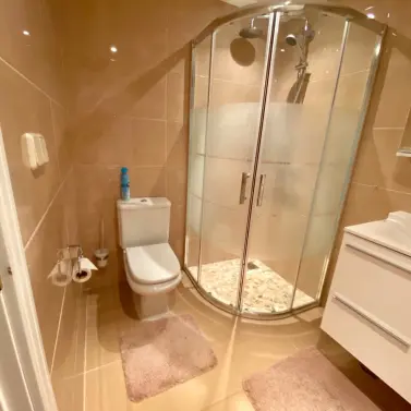 Venta de apartamento en planta media en Los Arqueros