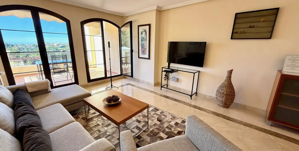 Venta de apartamento en planta media en Los Arqueros 7