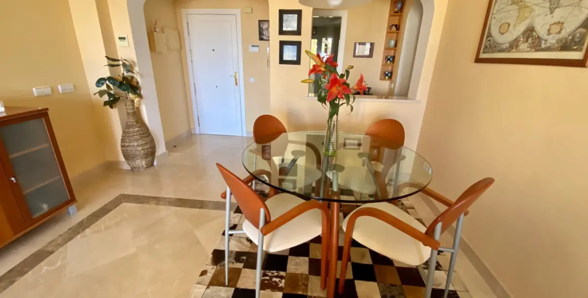 Venta de apartamento en planta media en Los Arqueros 8