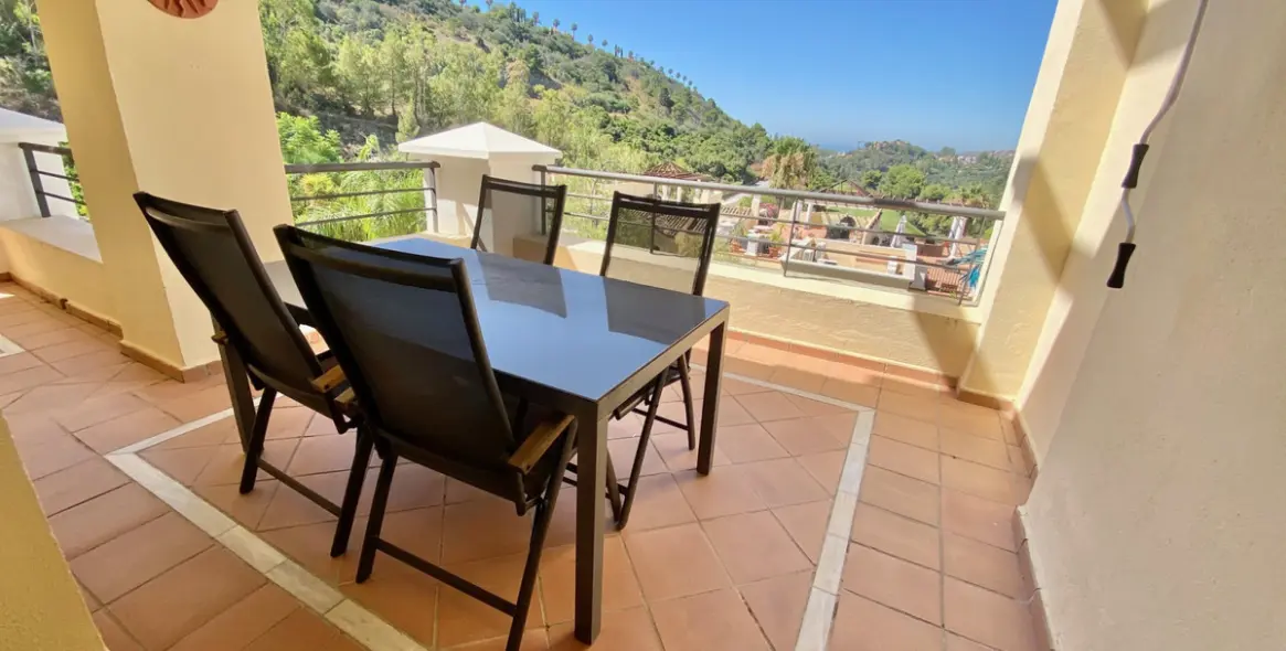 Venta de apartamento en planta media en Los Arqueros 10