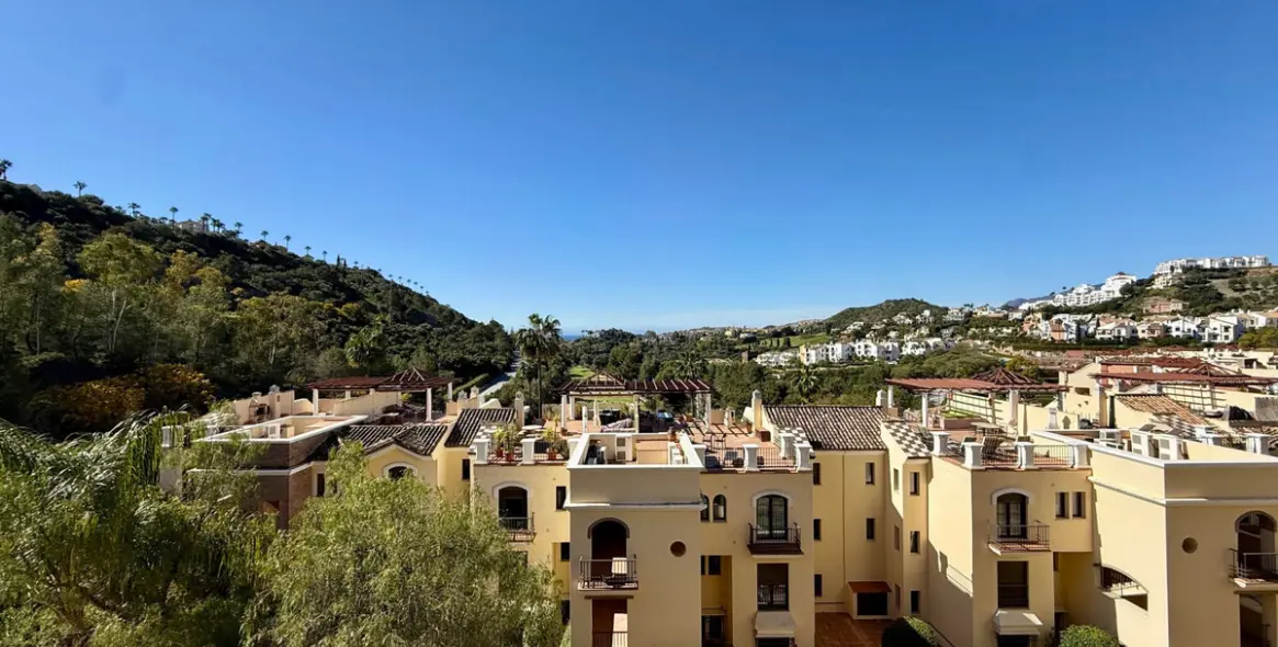 Venta de apartamento en planta media en Los Arqueros 15