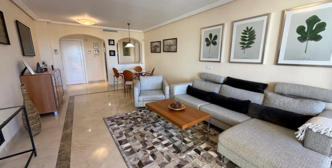 Venta de apartamento en planta media en Los Arqueros 16