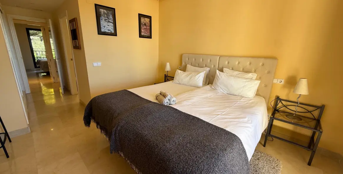 Venta de apartamento en planta media en Los Arqueros 17