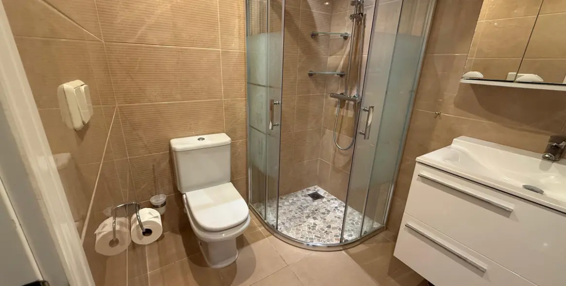 Venta de apartamento en planta media en Los Arqueros 18