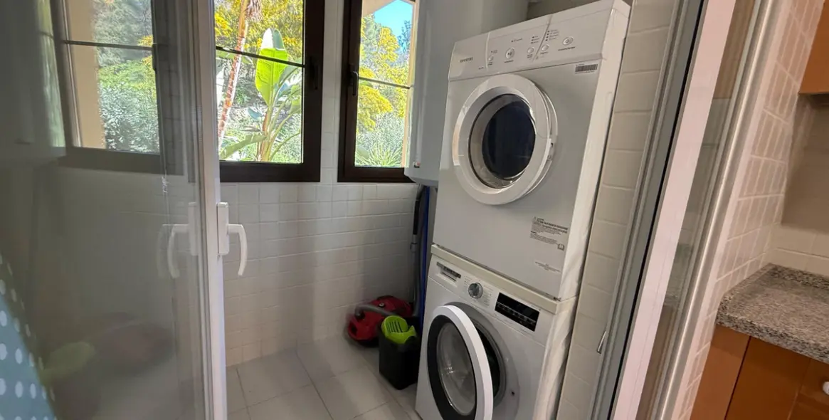 Venta de apartamento en planta media en Los Arqueros 19