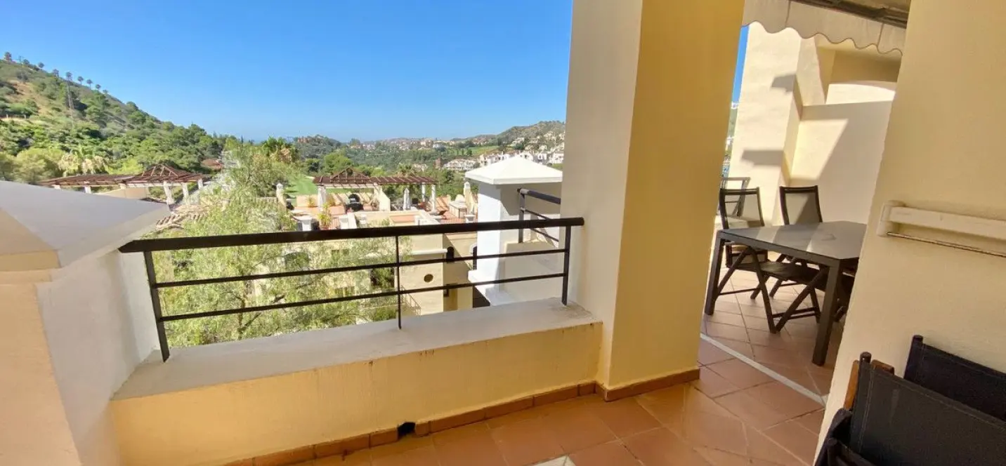 Sale of middle floor apartment in Los Arqueros 2