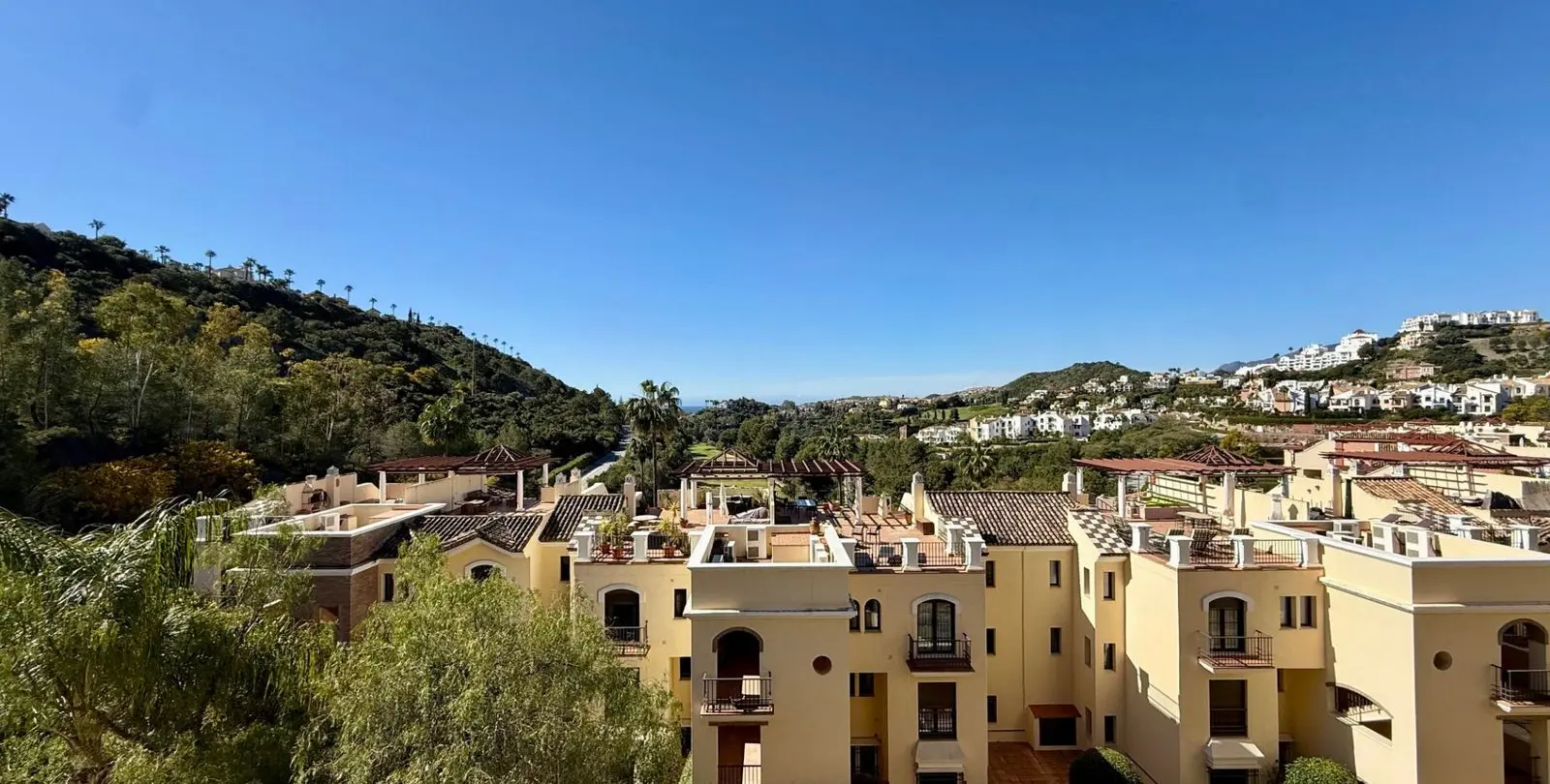 Sale of middle floor apartment in Los Arqueros 15