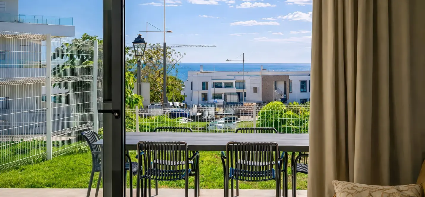 Sale of ground floor apartment in Estepona 2