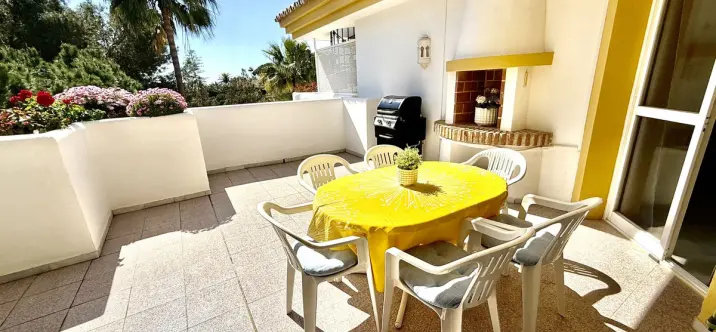 Sale of penthouse in Calahonda 1