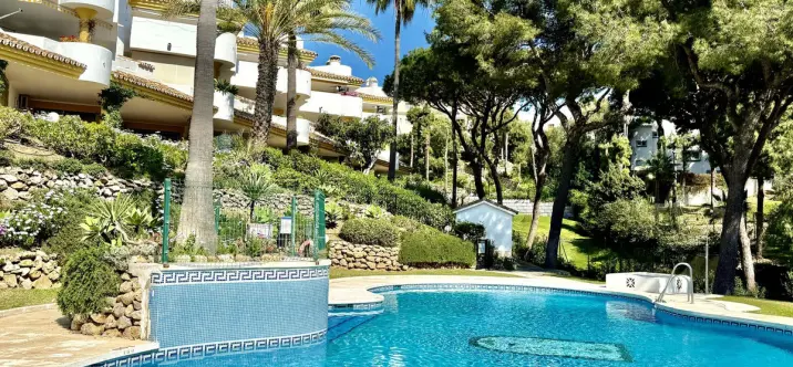 Sale of penthouse in Calahonda 3