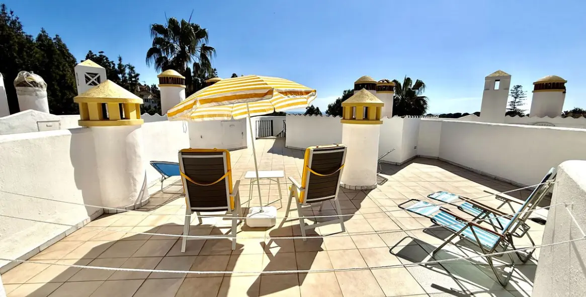 Sale of penthouse in Calahonda 5