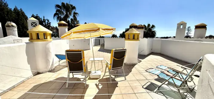 Sale of penthouse in Calahonda 4