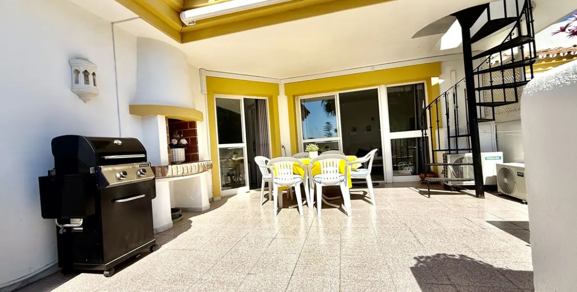 Sale of penthouse in Calahonda 9