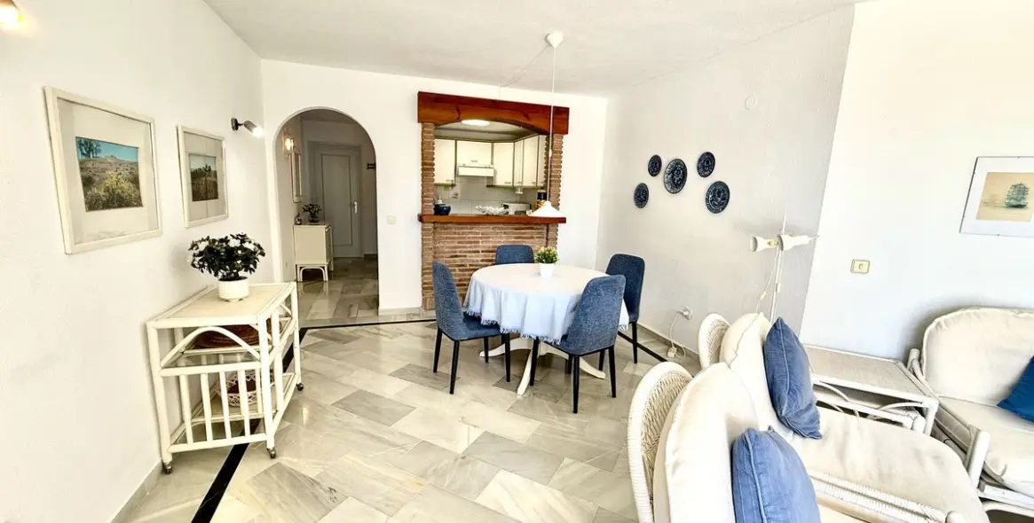 Sale of penthouse in Calahonda 12