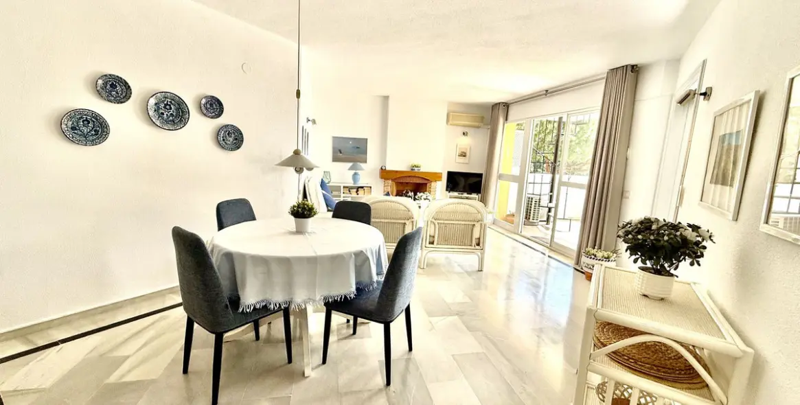 Sale of penthouse in Calahonda 13