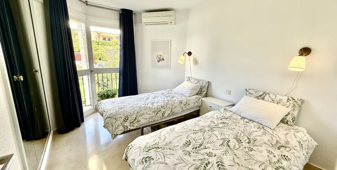Sale of penthouse in Calahonda 21