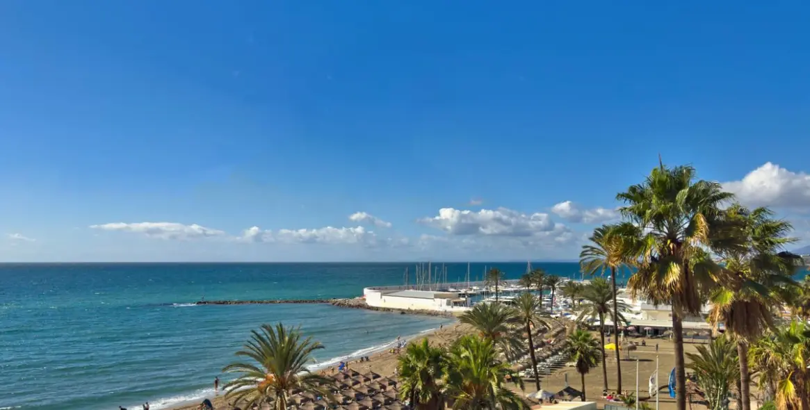 Venta de apartamento en planta media en Marbella 1