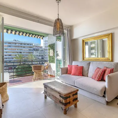 Sale of middle floor apartment in Marbella