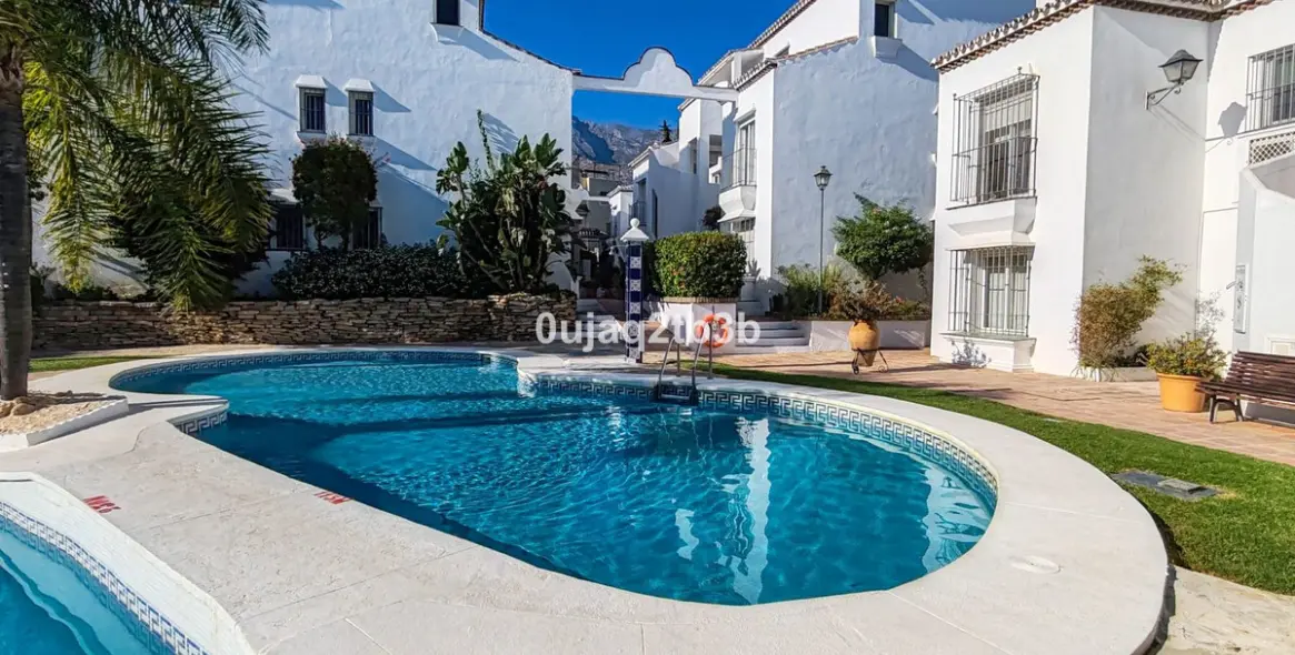 Продажа апартаментов на первом этаже в Nagüeles 1