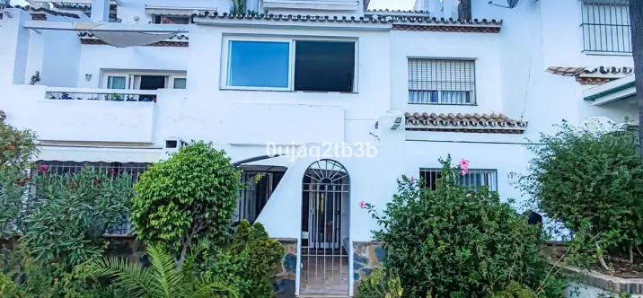 Продажа апартаментов на первом этаже в Nagüeles 1