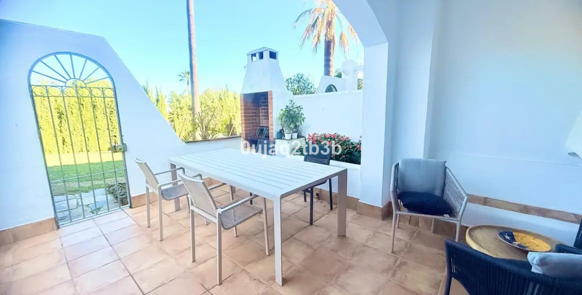 Продажа апартаментов на первом этаже в Nagüeles 11