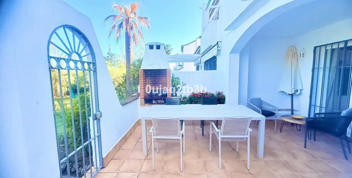 Продажа апартаментов на первом этаже в Nagüeles 12