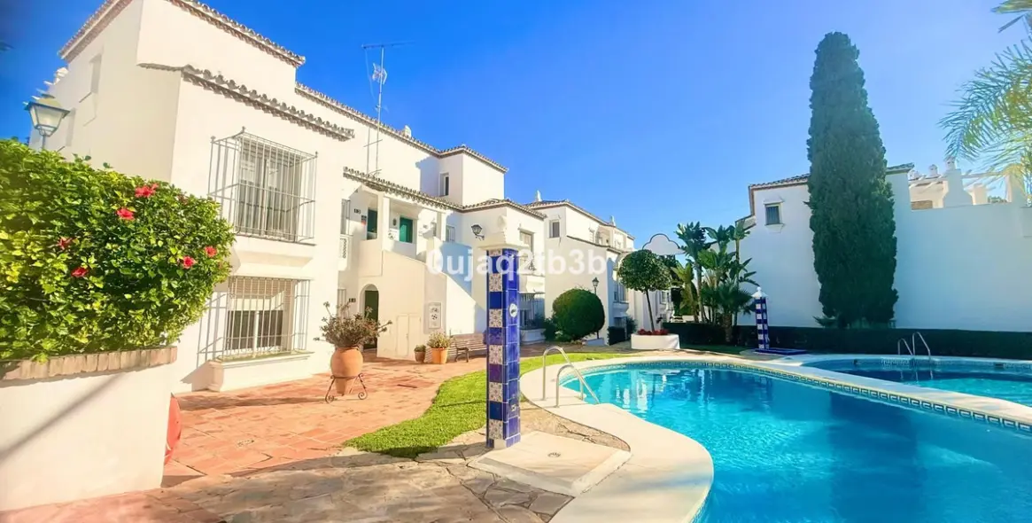 Продажа апартаментов на первом этаже в Nagüeles 13