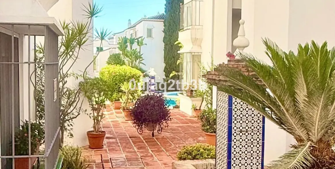 Продажа апартаментов на первом этаже в Nagüeles 25