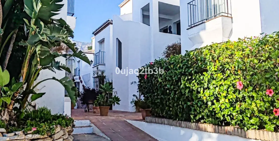 Продажа апартаментов на первом этаже в Nagüeles 27