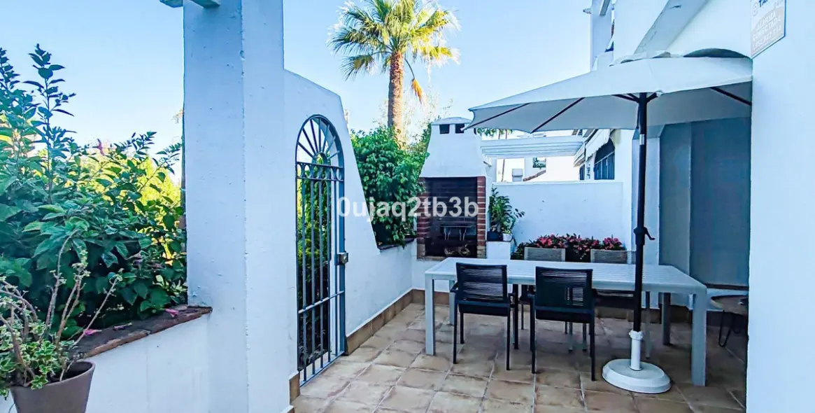 Продажа апартаментов на первом этаже в Nagüeles 28