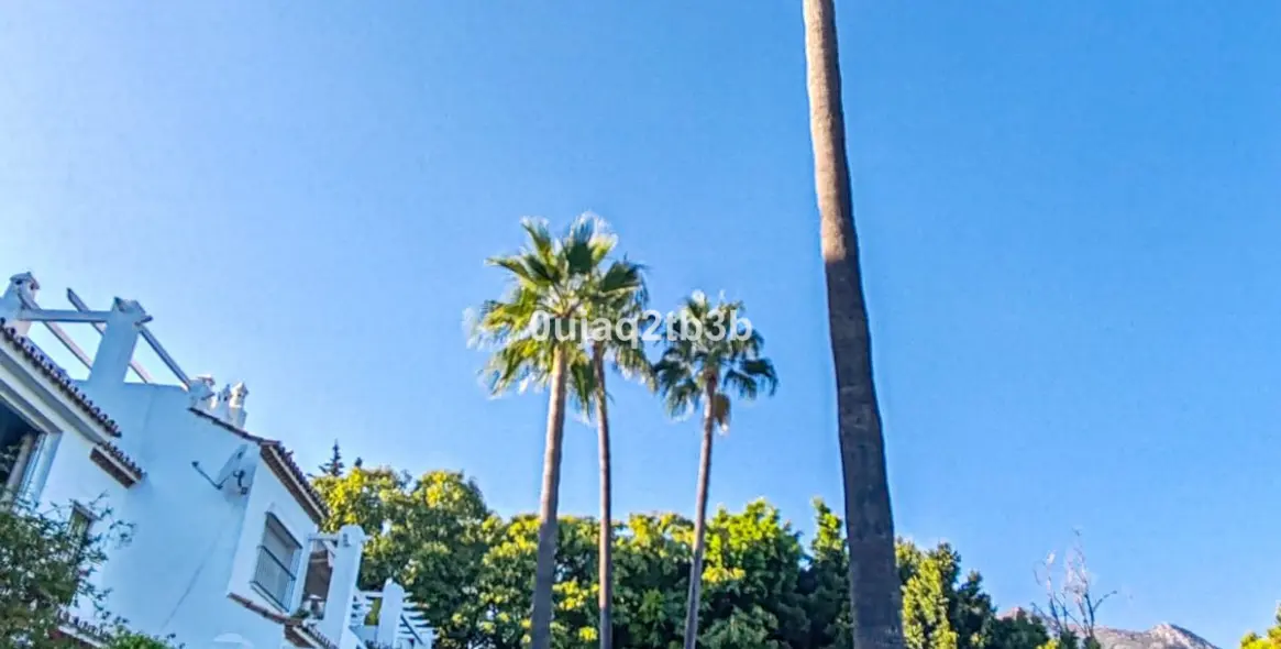 Продажа апартаментов на первом этаже в Nagüeles 32