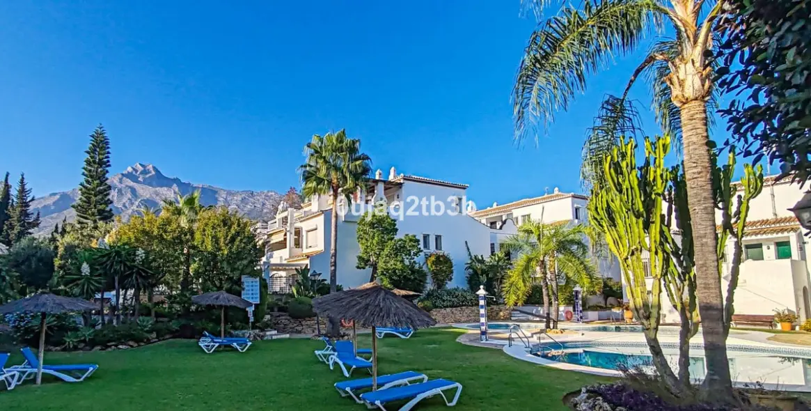 Продажа апартаментов на первом этаже в Nagüeles 36